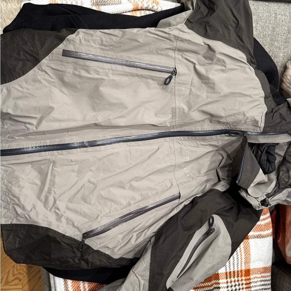 Columbia Gray and Black Ski & Snowboard Jacket